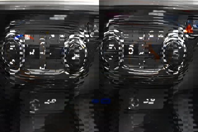 Used 2025 Chevrolet Trax LT image 28