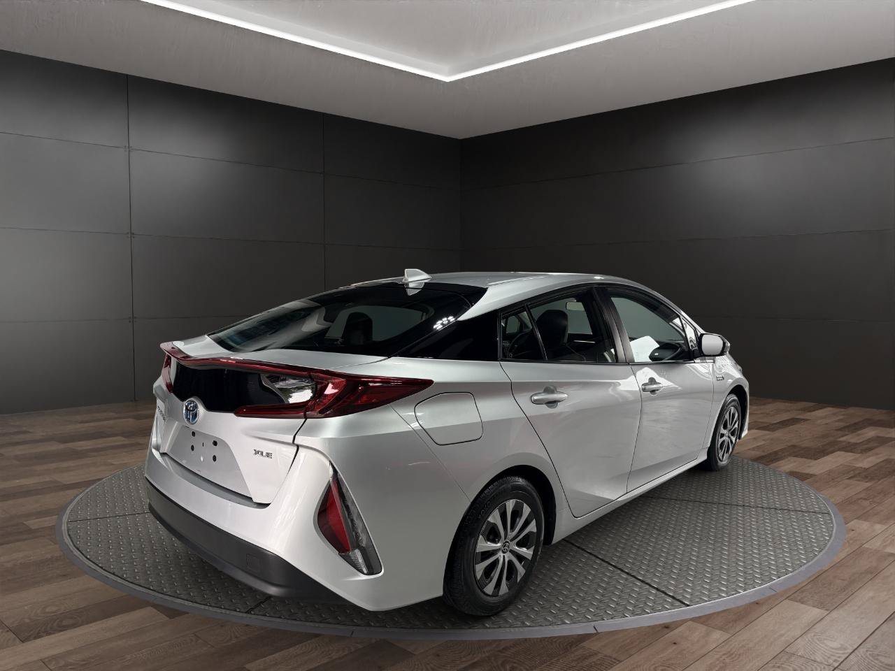 Used 2022 Toyota Prius Prime XLE FWD image 8