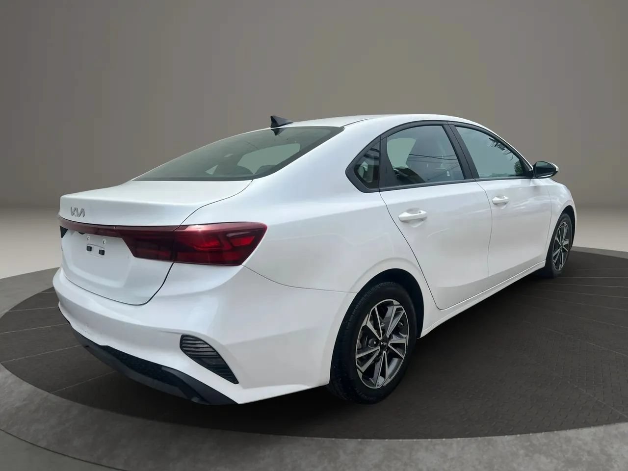 Used 2022 Kia Forte LXS FWD image 5