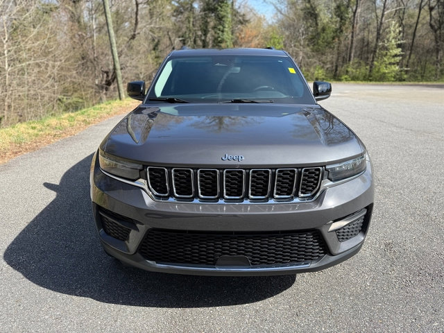 Used 2023 Jeep Grand Cherokee Laredo w/ Luxury Tech Group I image 3