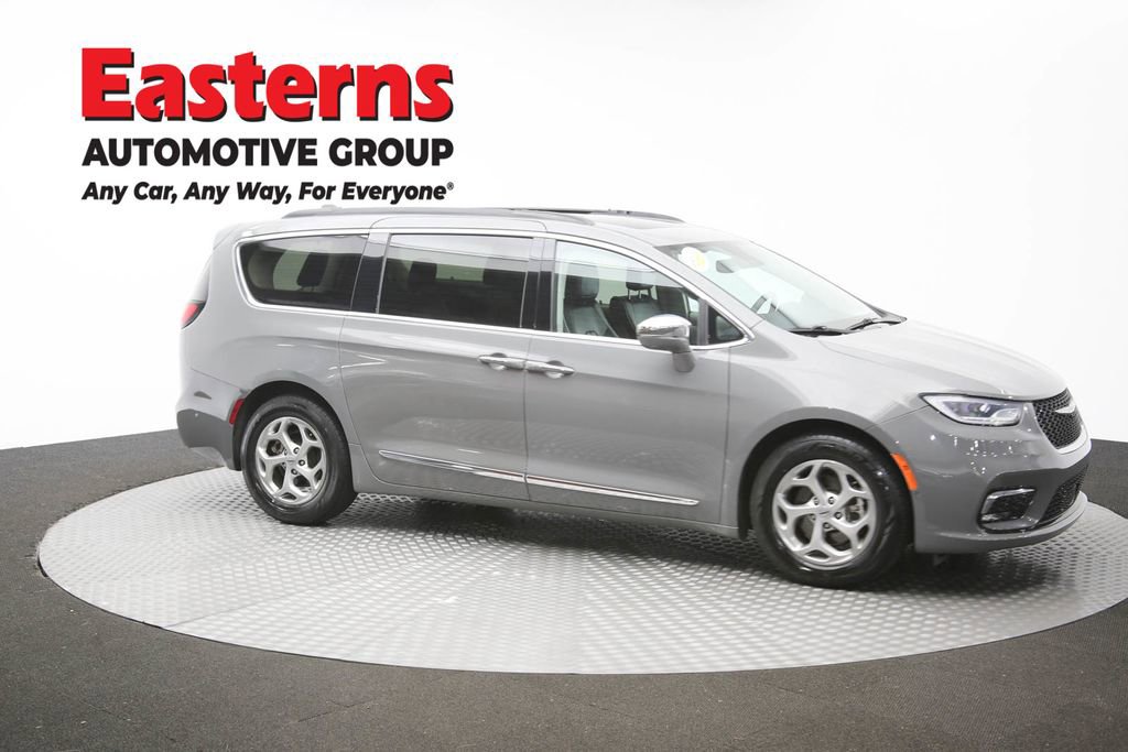 Used 2022 Chrysler Pacifica Limited FWD image 45