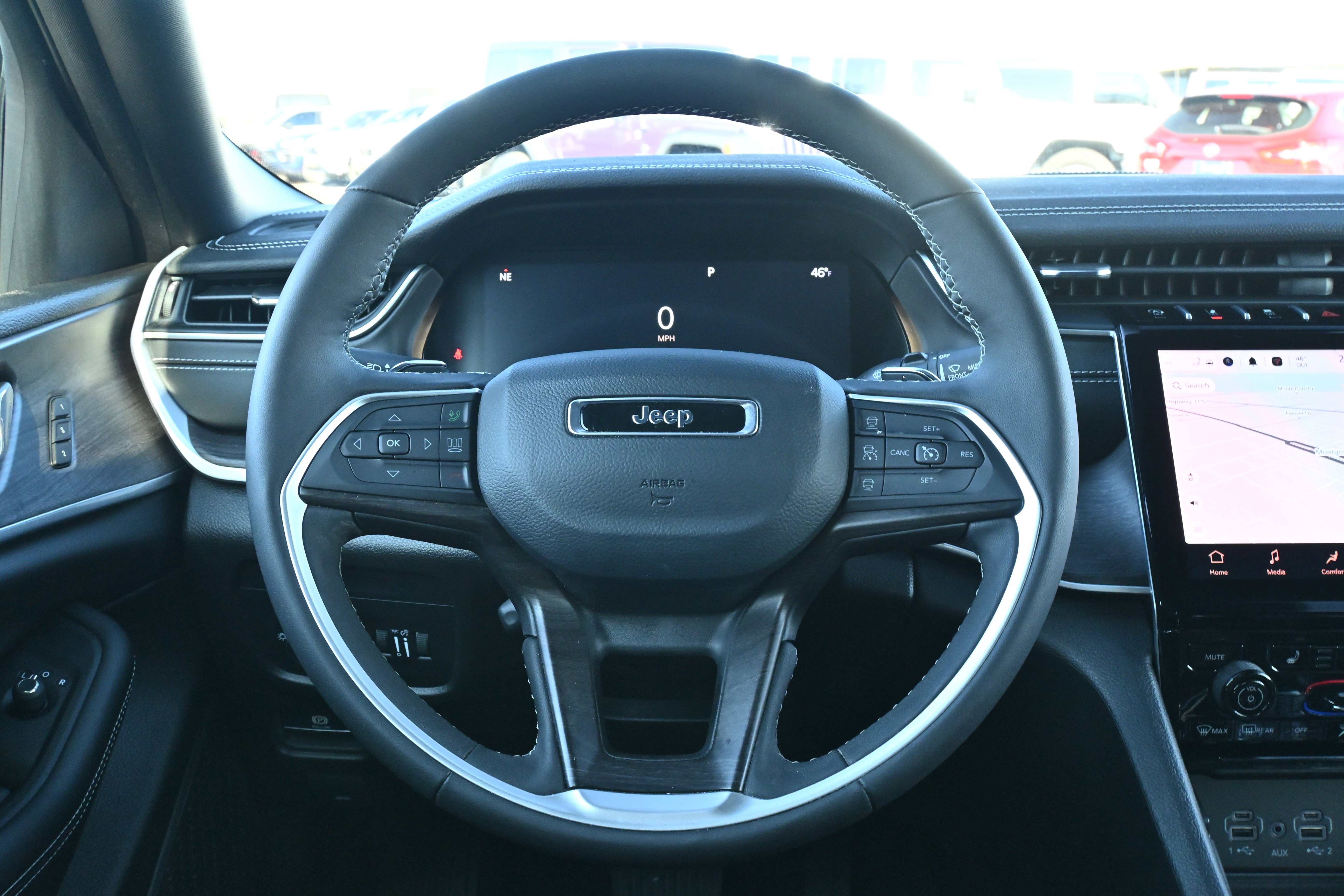 Used 2025 Jeep Grand Cherokee L Limited w/ Luxury Tech Group II image 21