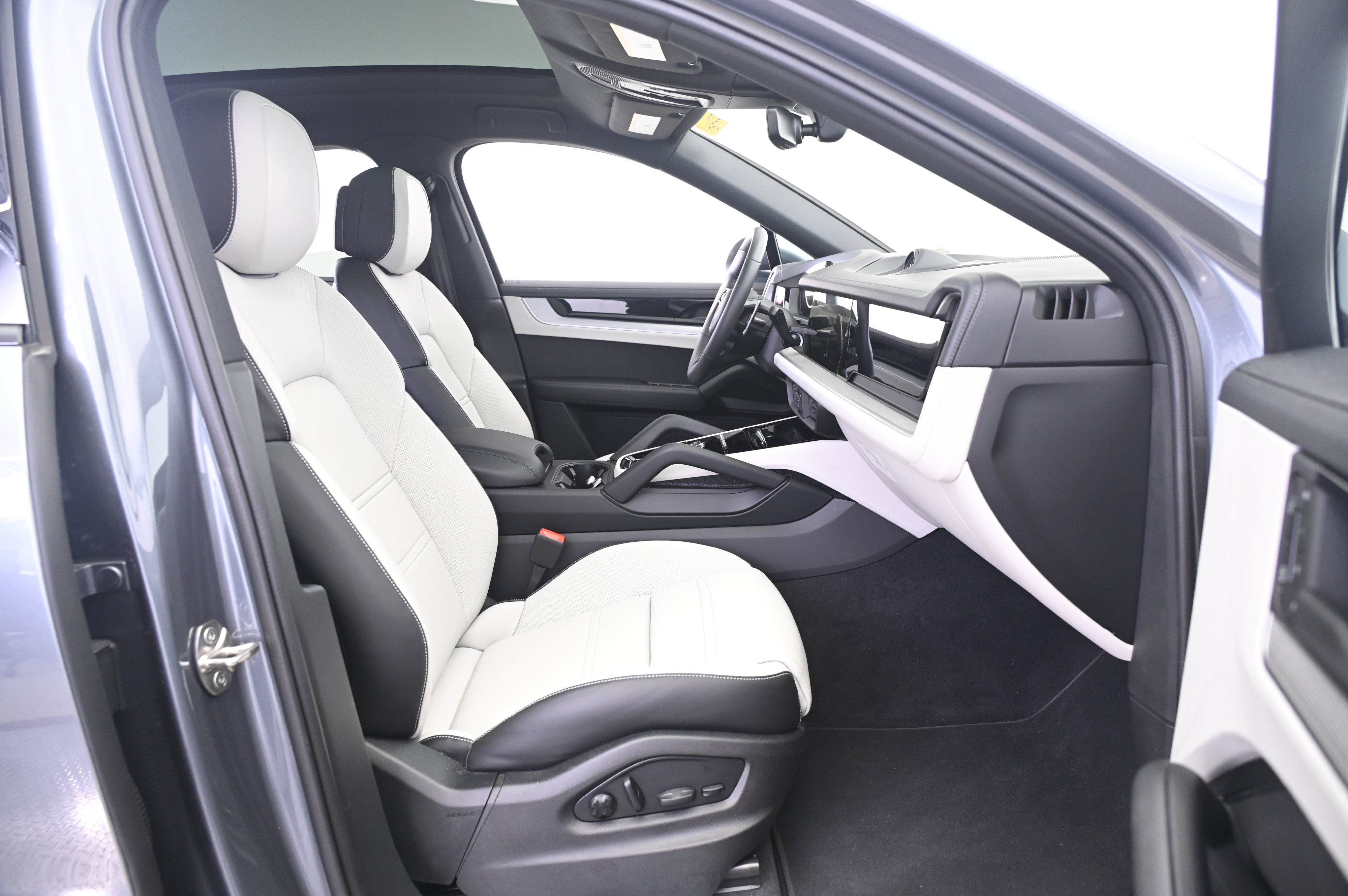 Certified 2026 Porsche Cayenne S AWD/4WD image 23