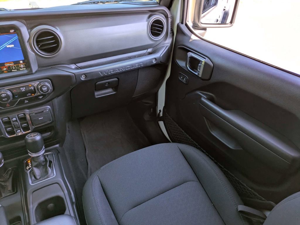 Used 2023 Jeep Wrangler Unlimited w/ Sun & Screen Package AWD/4WD image 18