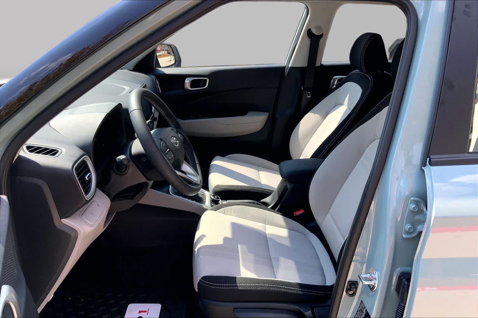 New 2026 Hyundai Venue SEL FWD image 7