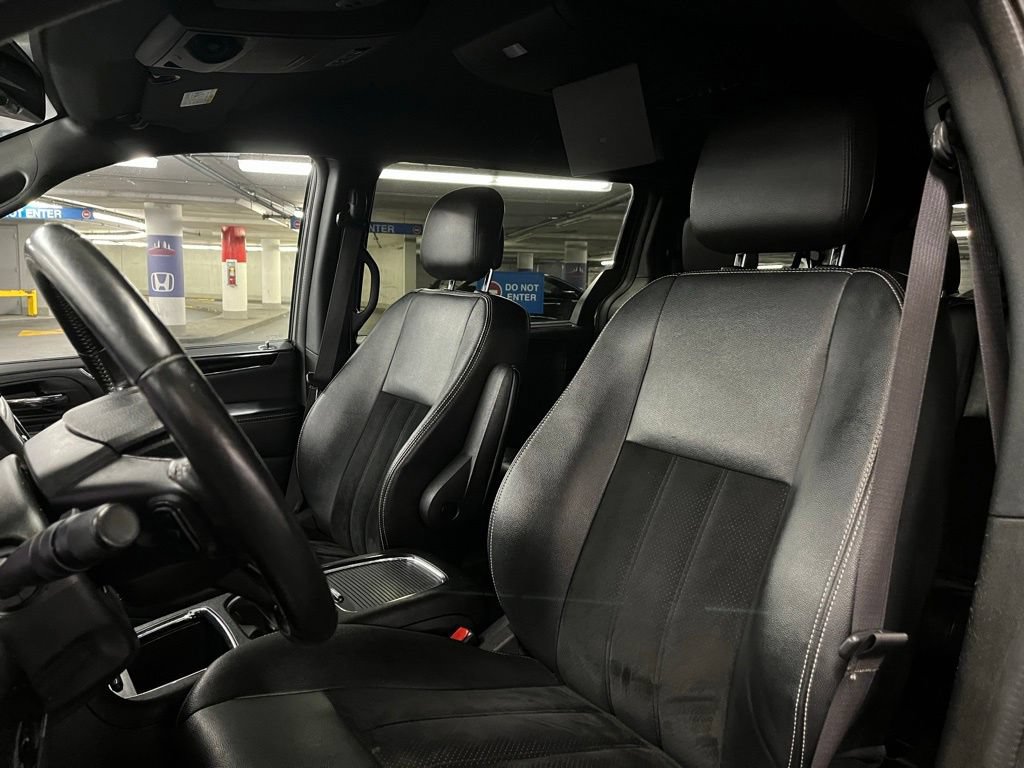 Used 2017 Dodge Grand Caravan SXT w/ Driver Convenience Group FWD image 17