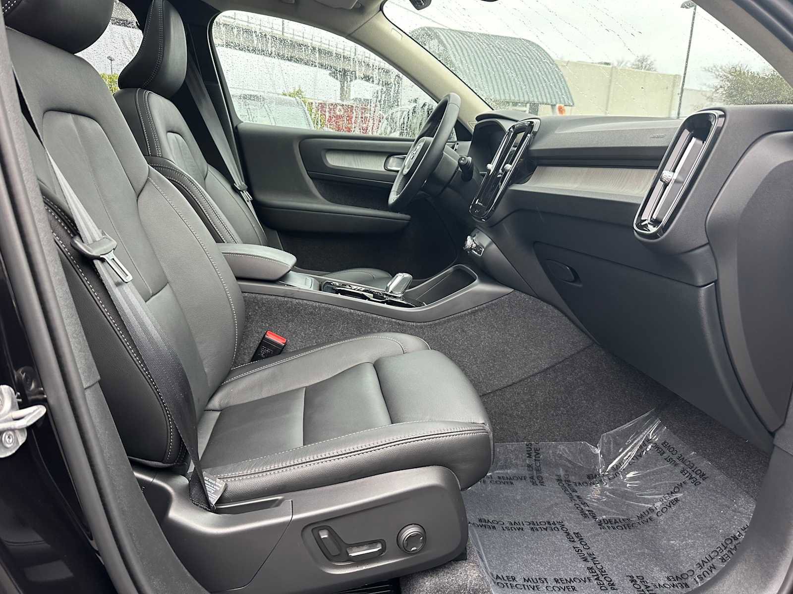 Used 2025 Volvo XC40 B5 Plus w/ Protection Package Premier image 10