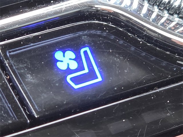Used 2023 Lincoln Aviator Grand Touring w/ Equipment Group 301A image 6