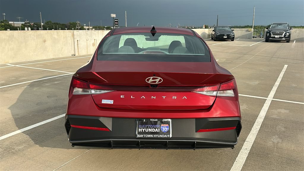 Certified 2024 Hyundai Elantra SEL FWD image 11