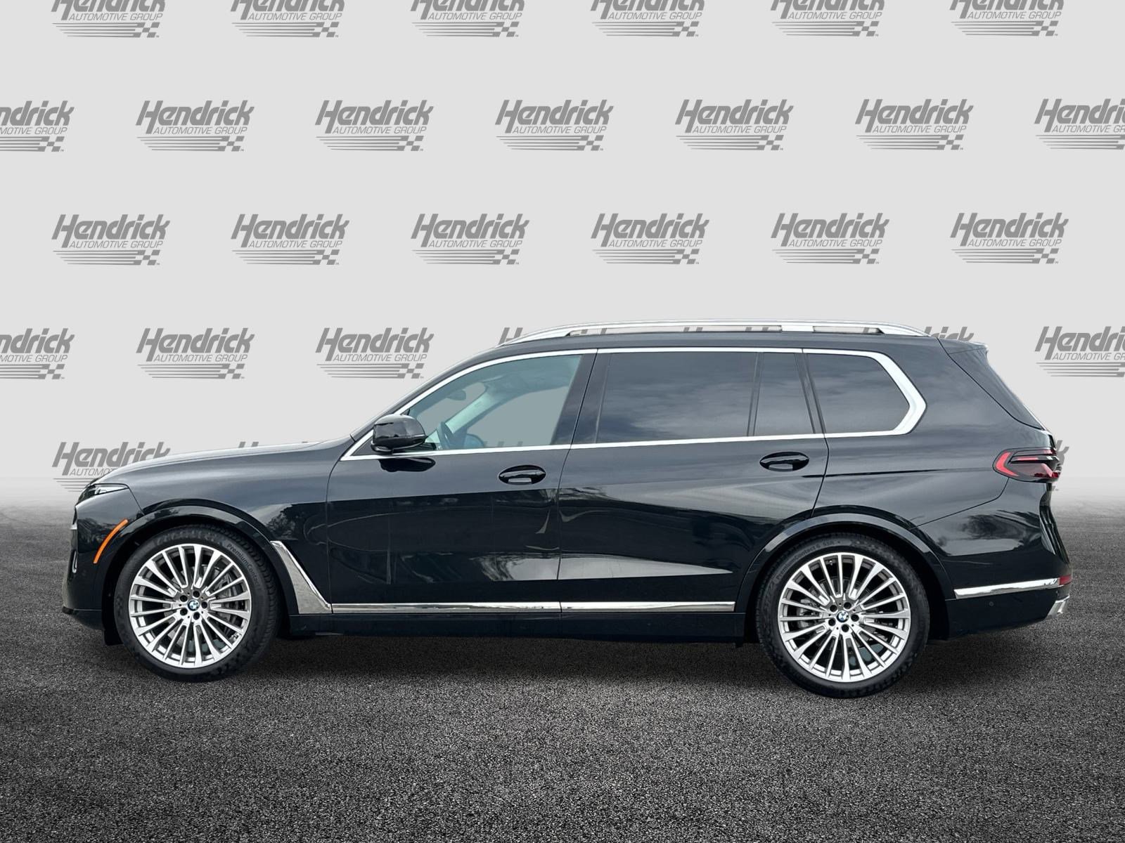 Used 2025 BMW X7 xDrive40i w/ Premium Package image 8