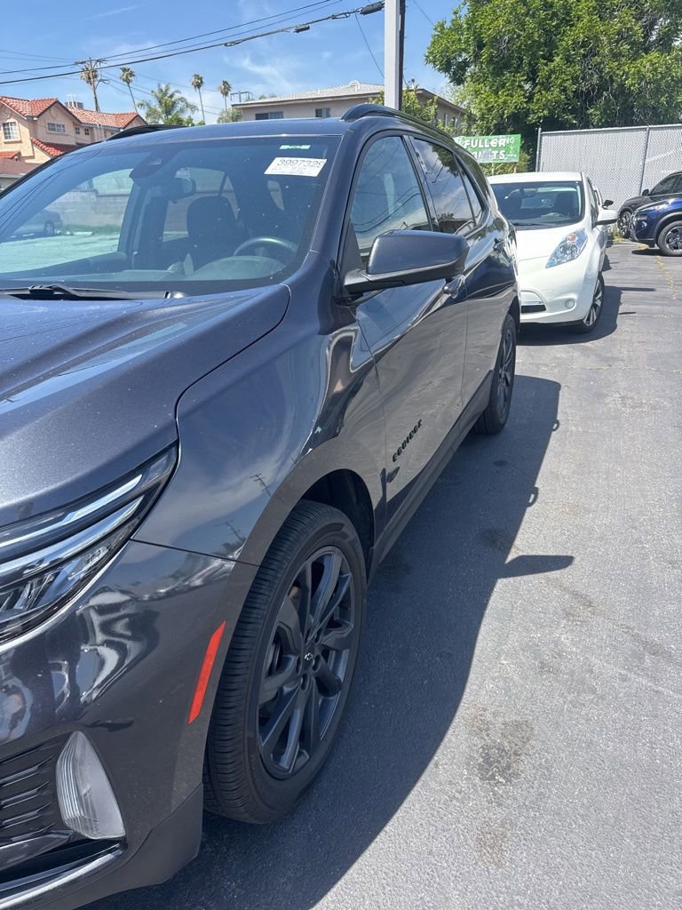 Used 2022 Chevrolet Equinox RS w/ LPO, Cargo Package FWD image 2