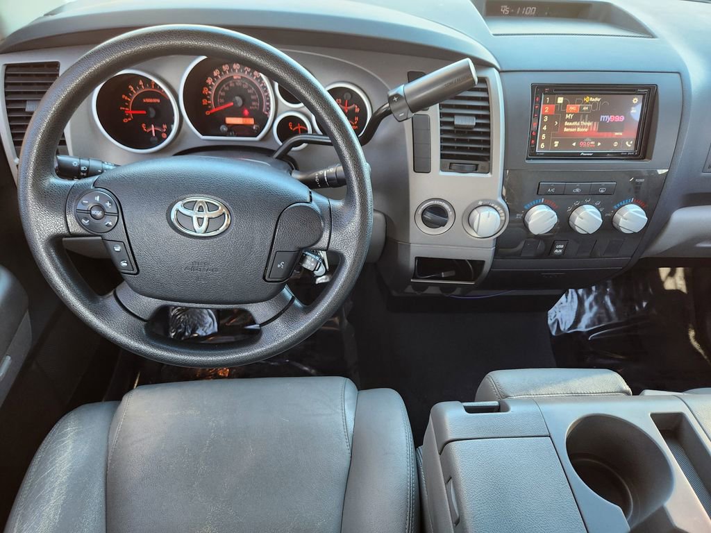 Used 2013 Toyota Tundra 4x4 CrewMax image 2