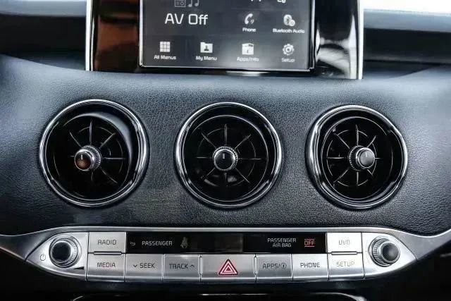 Used 2021 Kia Stinger GT-Line image 29