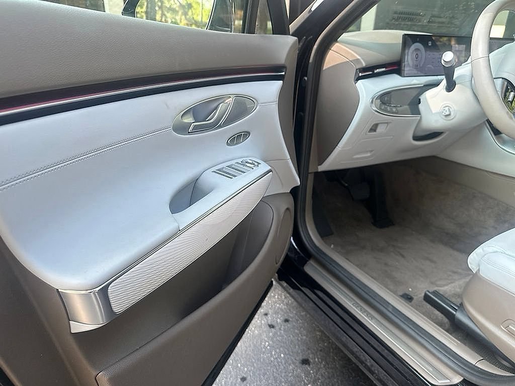Certified 2026 Genesis GV70 2.5T Advanced AWD/4WD image 6