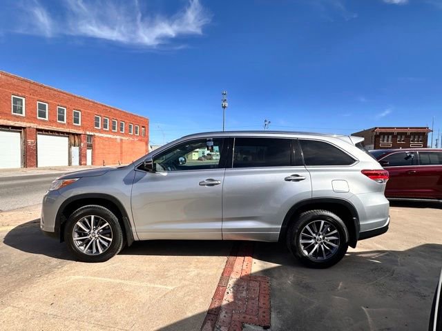 Used 2017 Toyota Highlander XLE image 5