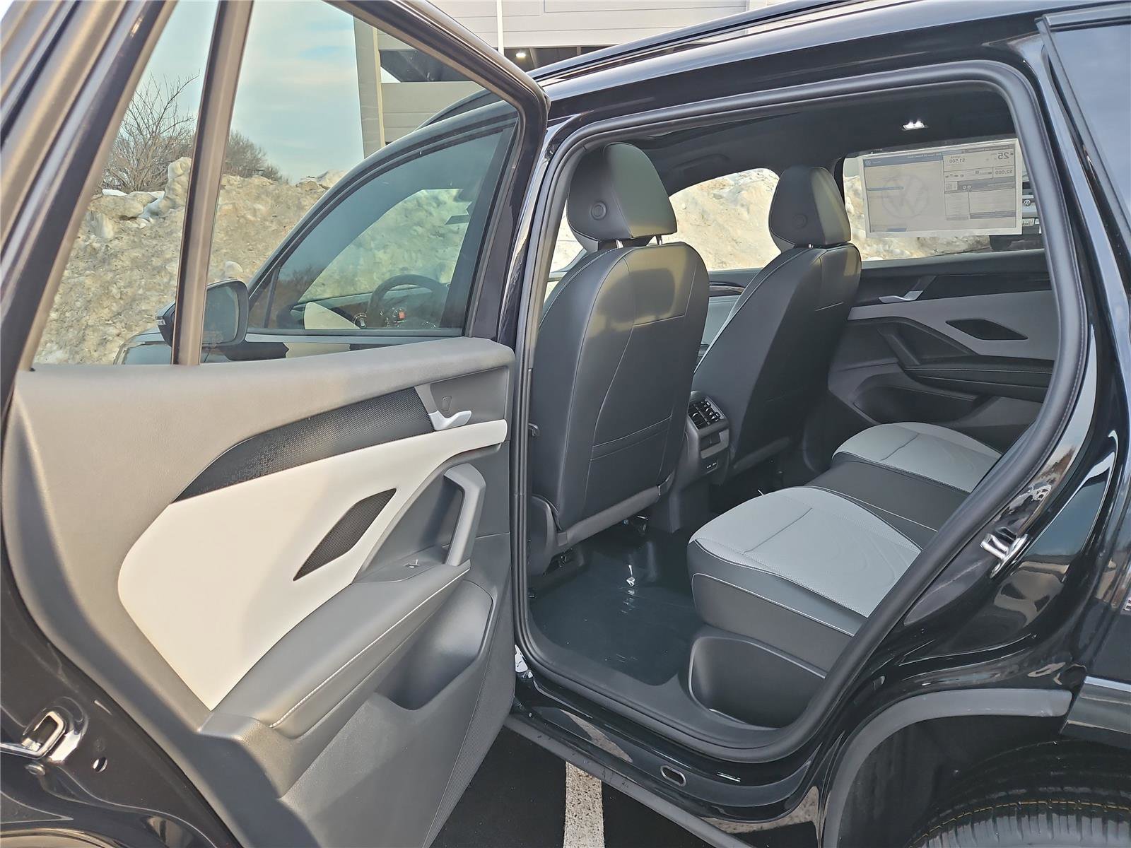 New 2026 Volkswagen Tiguan SE R-Line image 24