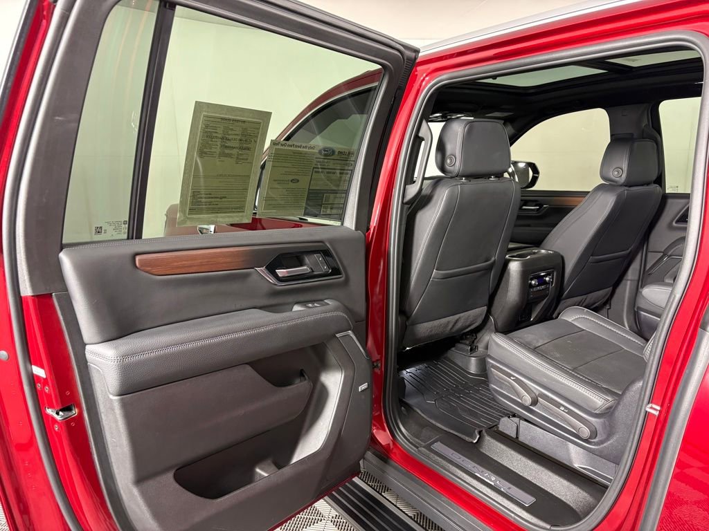 Used 2025 GMC Yukon XL Denali w/ Sun & Power Step Package image 27