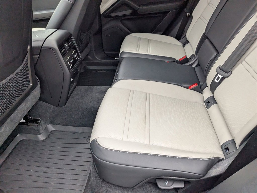 Used 2024 Porsche Cayenne S image 27