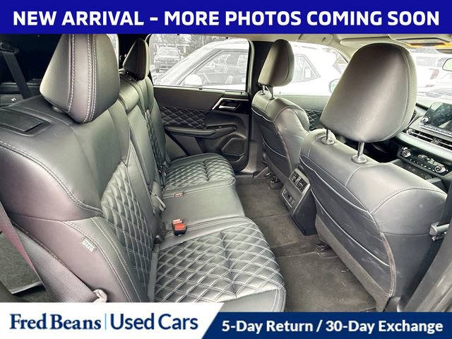 Used 2024 Mitsubishi Outlander SEL AWD/4WD image 3