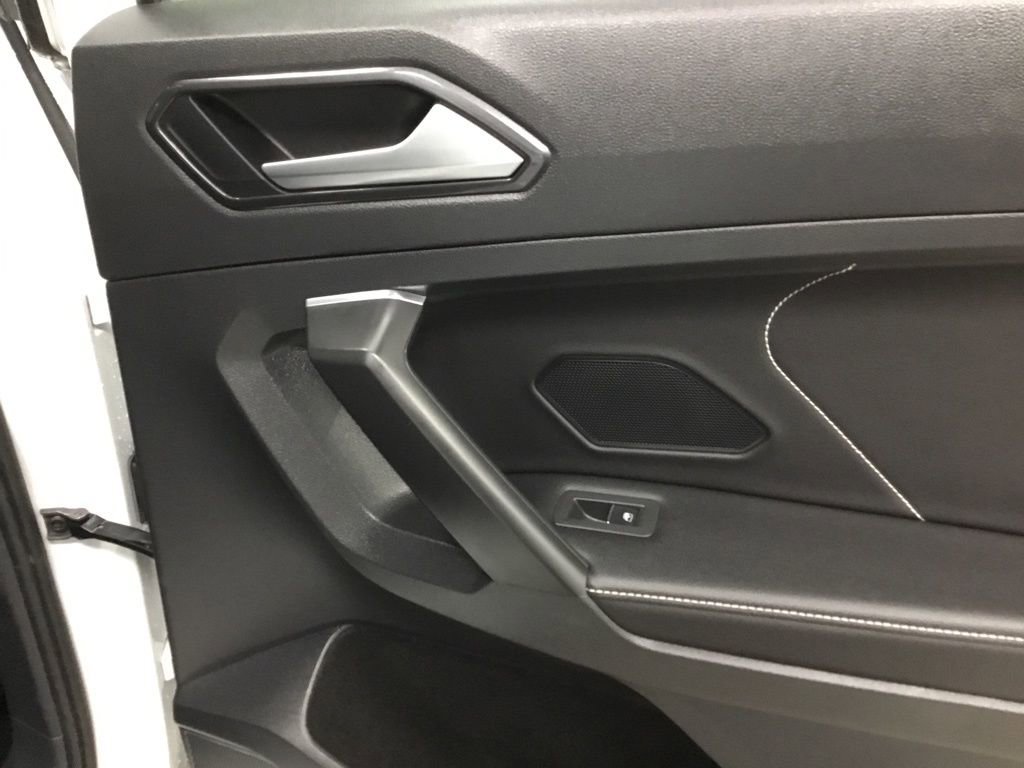 Used 2022 Volkswagen Tiguan SE w/ Panoramic Sunroof Package image 20