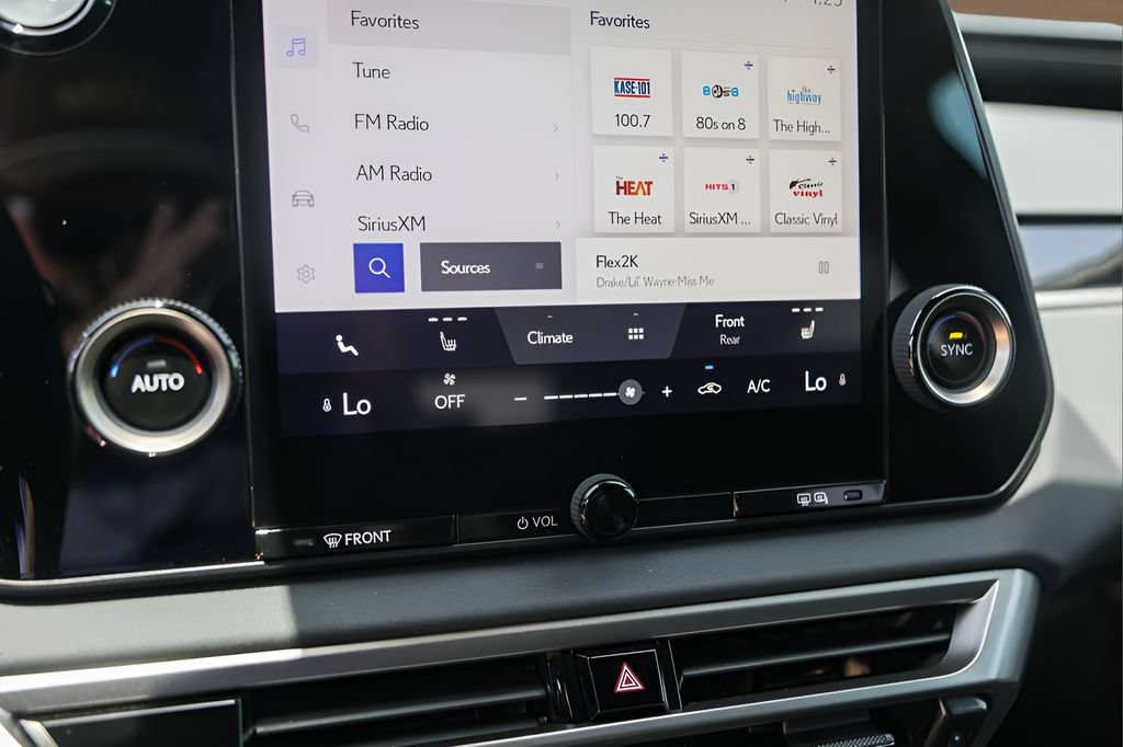 Used 2024 Lexus RX 350 FWD w/ Technology Package image 19
