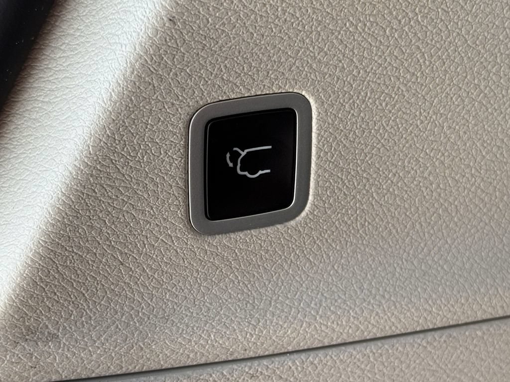Used 2023 Chrysler Pacifica Touring-L FWD image 30