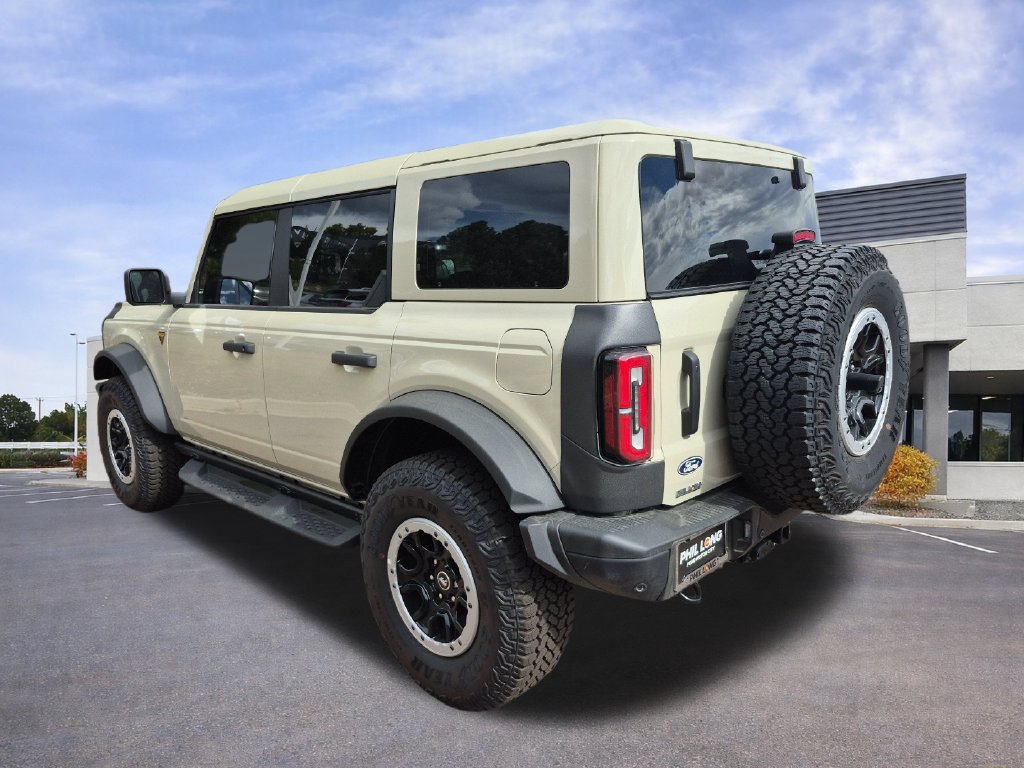 New 2026 Ford Bronco Badlands w/ Sasquatch Package AWD/4WD image 3
