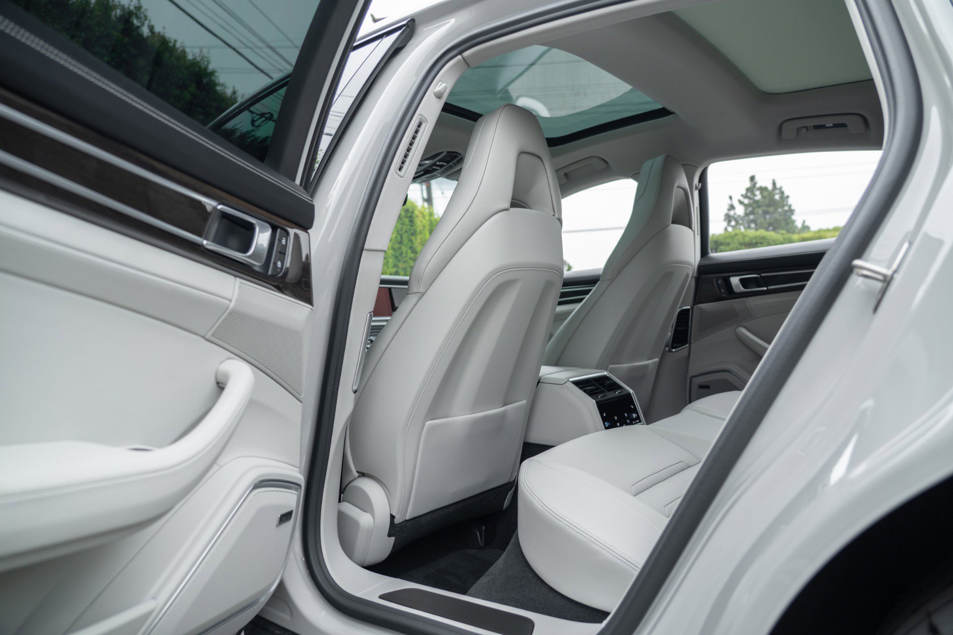 Used 2023 Porsche Panamera 4 Platinum Edition image 36