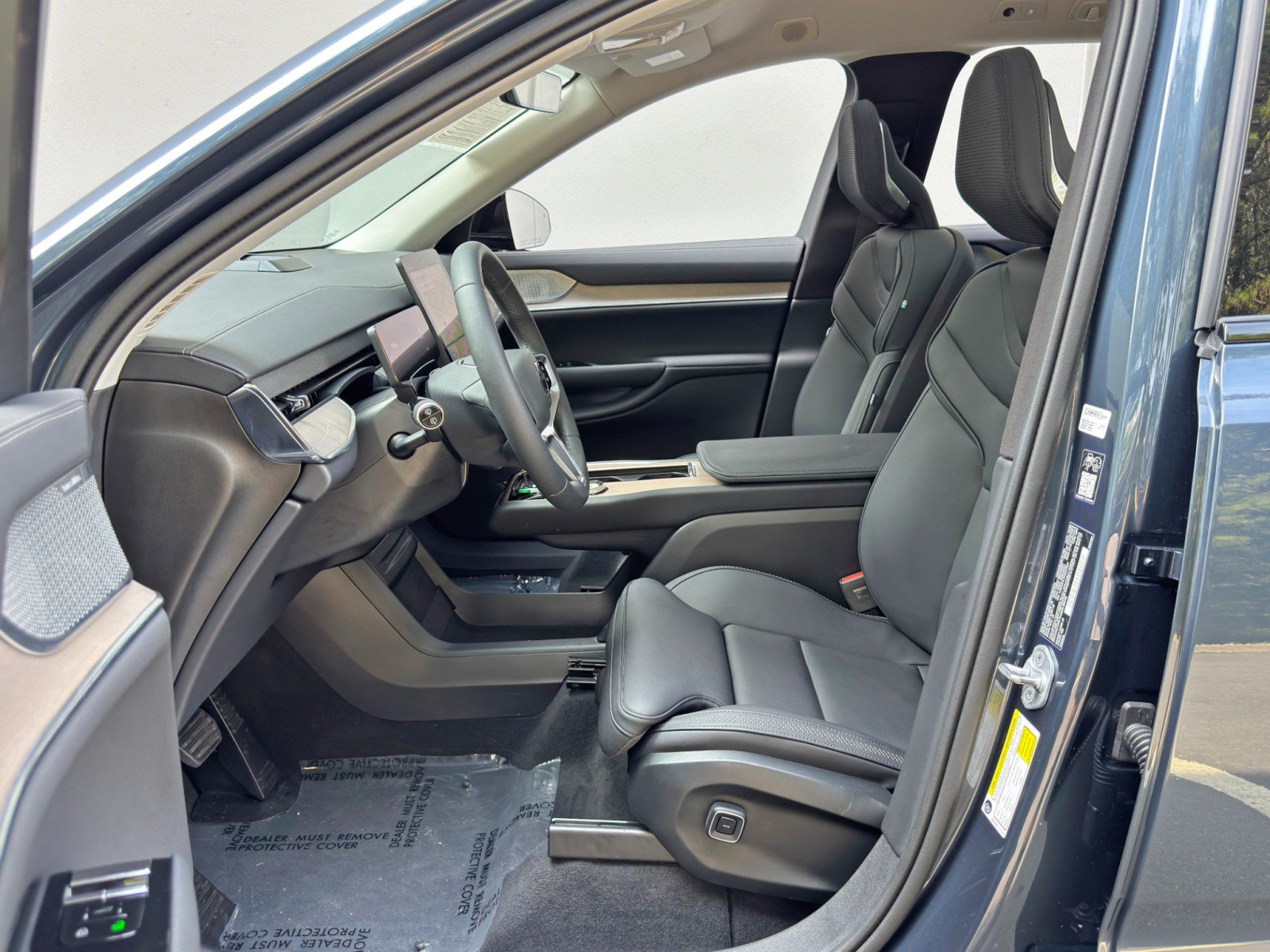 Used 2025 Volvo EX90 Ultra AWD/4WD image 17