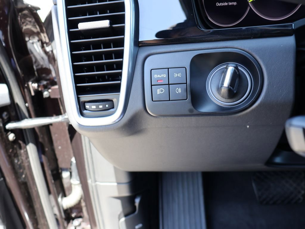 Used 2022 Porsche Cayenne Platinum Edition AWD/4WD image 35
