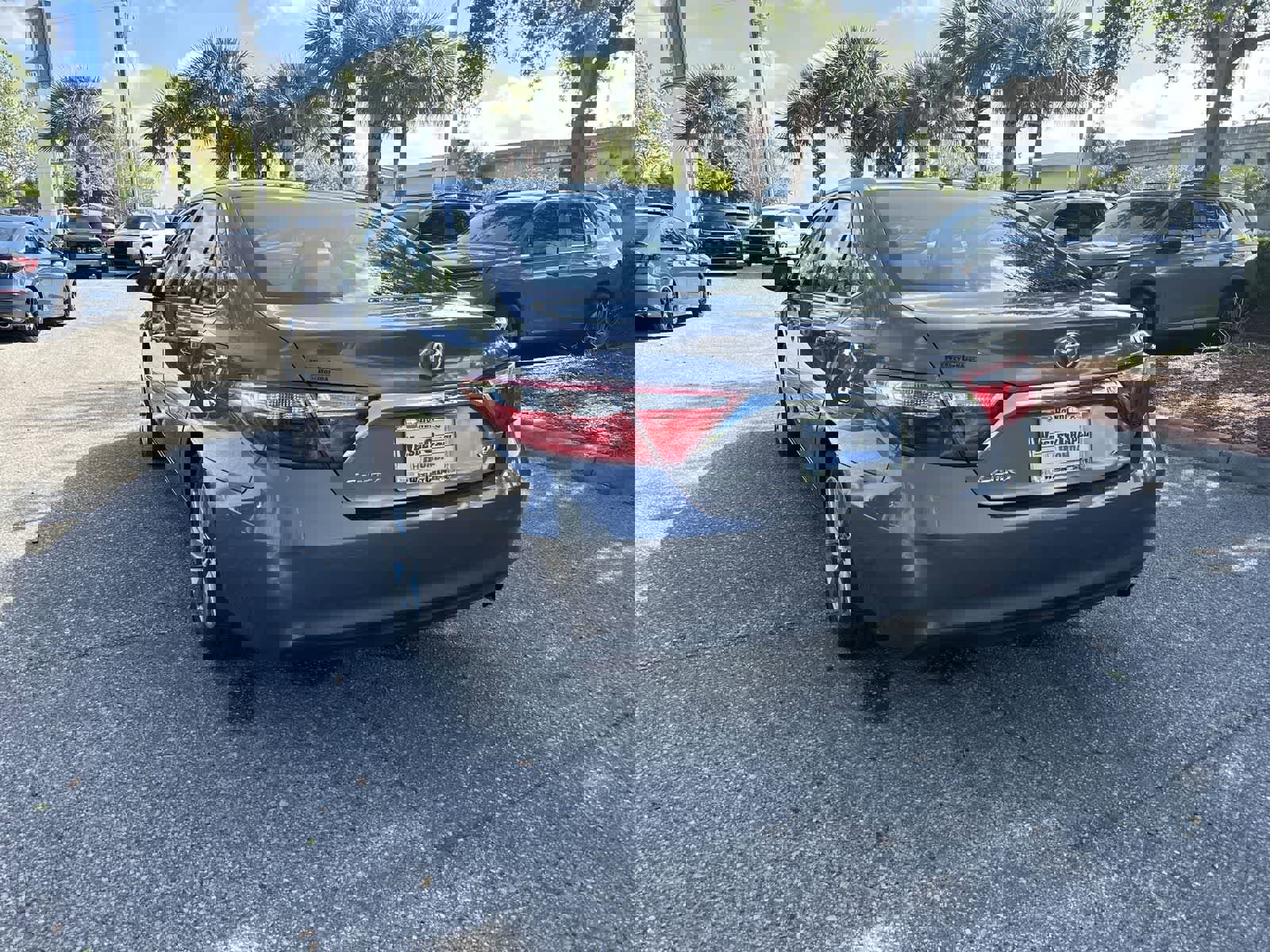 Used 2017 Toyota Camry XLE image 4