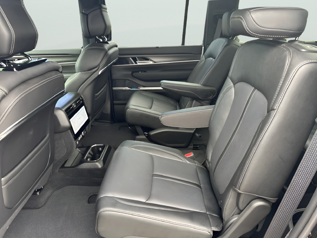 New 2026 Jeep Grand Wagoneer L Summit AWD/4WD image 30
