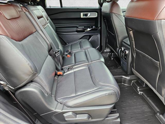 Used 2023 Ford Explorer Platinum w/ Equipment Group 601A AWD/4WD image 22
