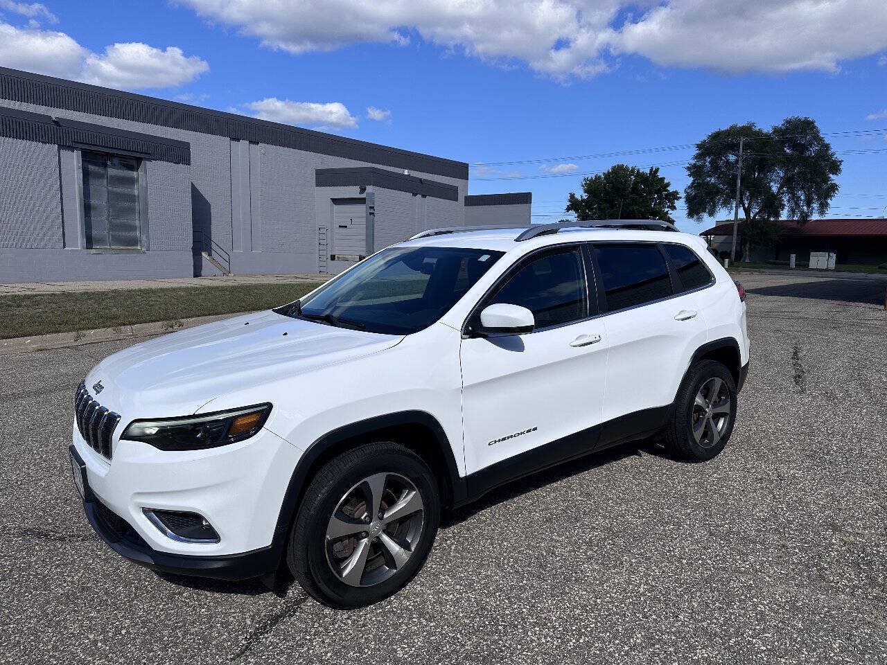 Used 2020 Jeep Cherokee Limited w/ Trailer Tow Group AWD/4WD image 1
