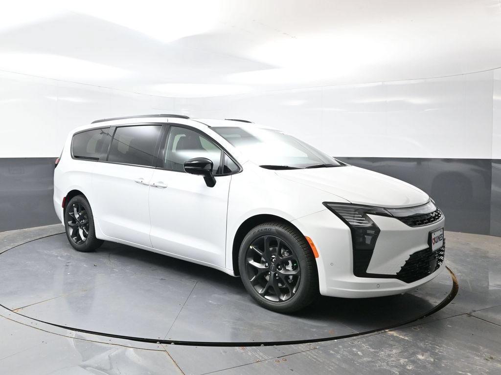 New 2027 Chrysler Pacifica Limited FWD image 3