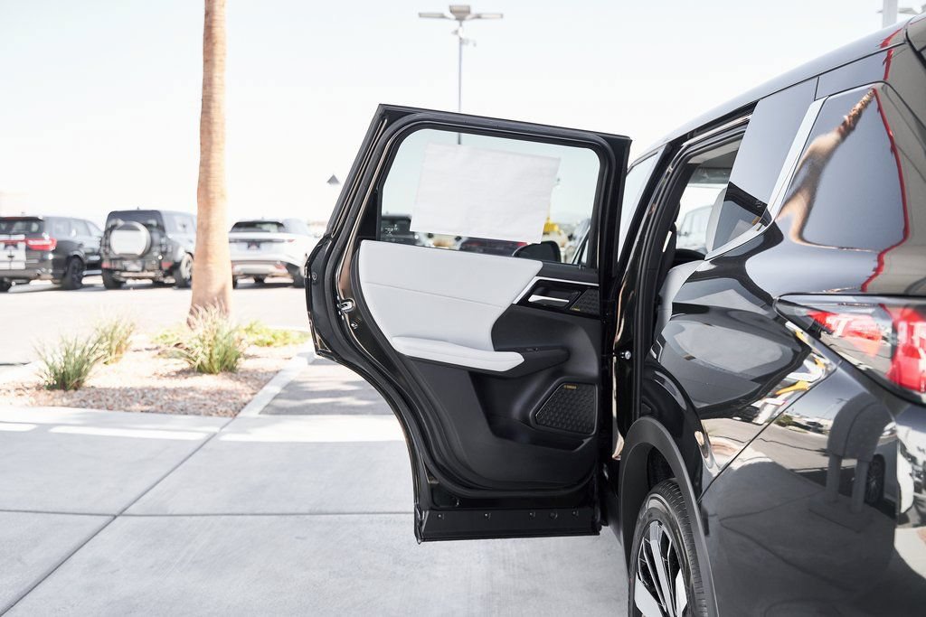 Used 2025 Mitsubishi Outlander SE FWD image 15