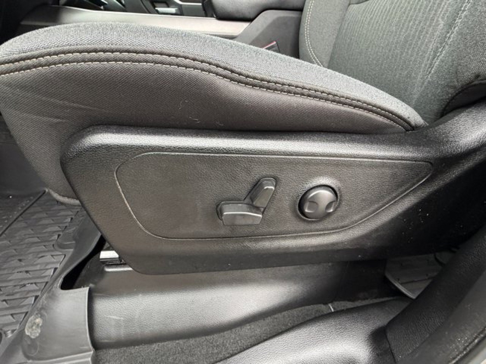 Used 2022 RAM 1500 Big Horn AWD/4WD image 11