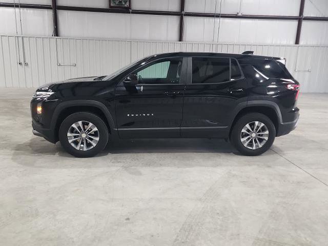 Used 2025 Chevrolet Equinox LT FWD image 2