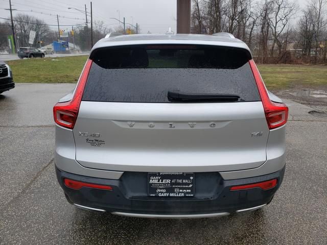 Used 2019 Volvo XC40 T4 Inscription image 4