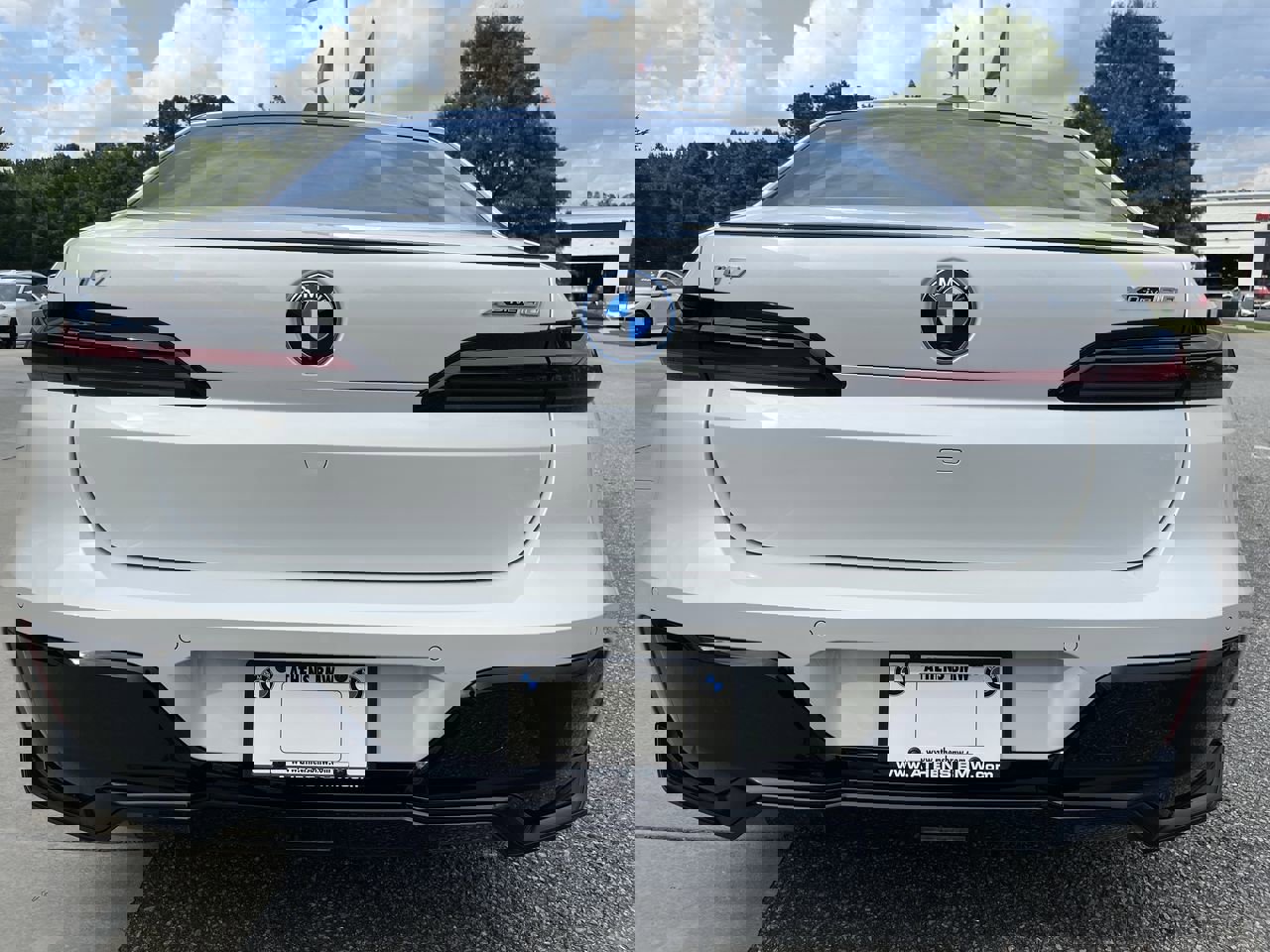 Used 2025 BMW i7 xDrive60 image 12