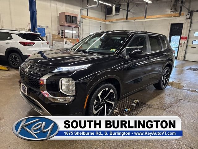 Used 2024 Mitsubishi Outlander SE image 1