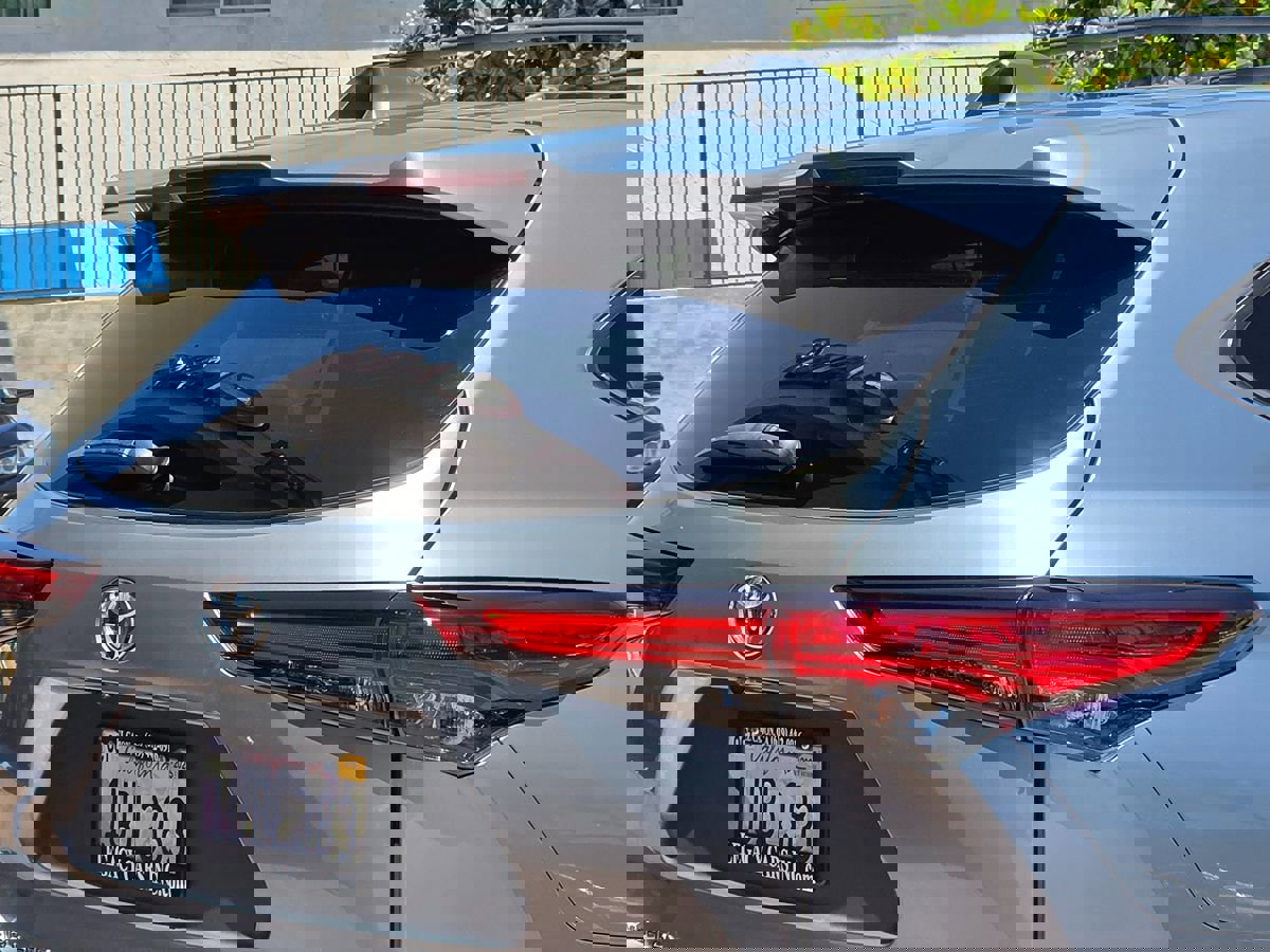 Used 2021 Toyota Highlander LE image 14