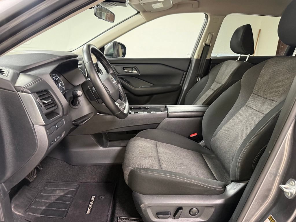 Used 2025 Nissan Rogue SV FWD image 11