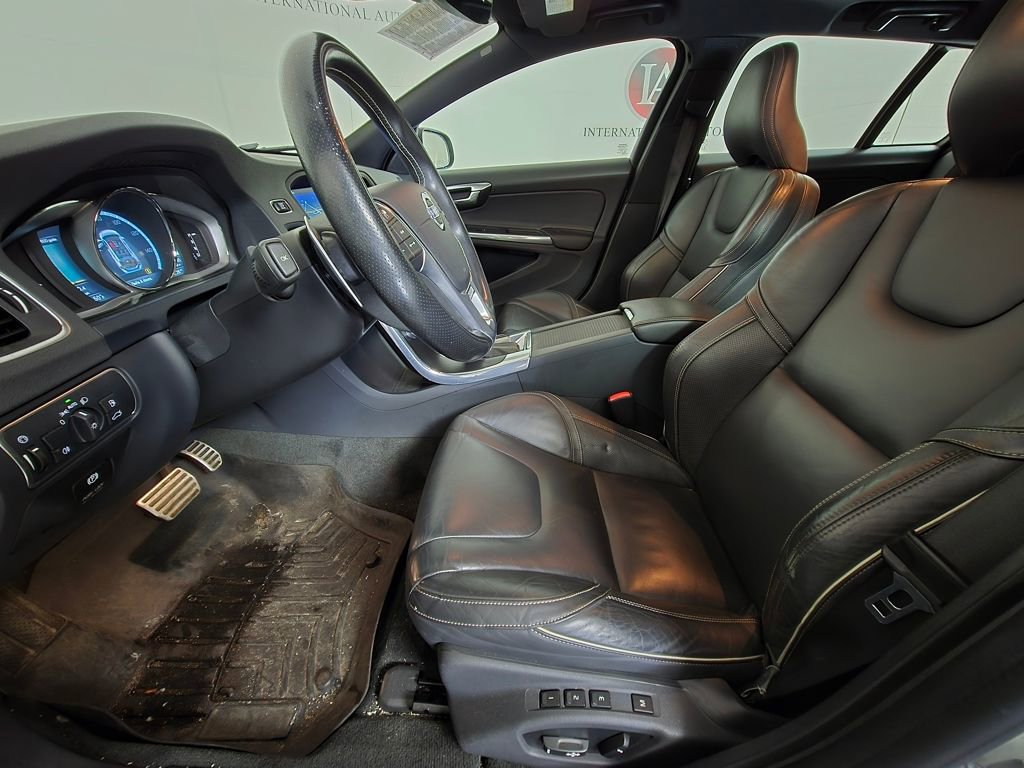 Used 2015 Volvo V60 T6 R-Design Platinum image 16