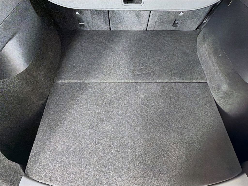 Used 2021 Tesla Model Y Long Range image 17