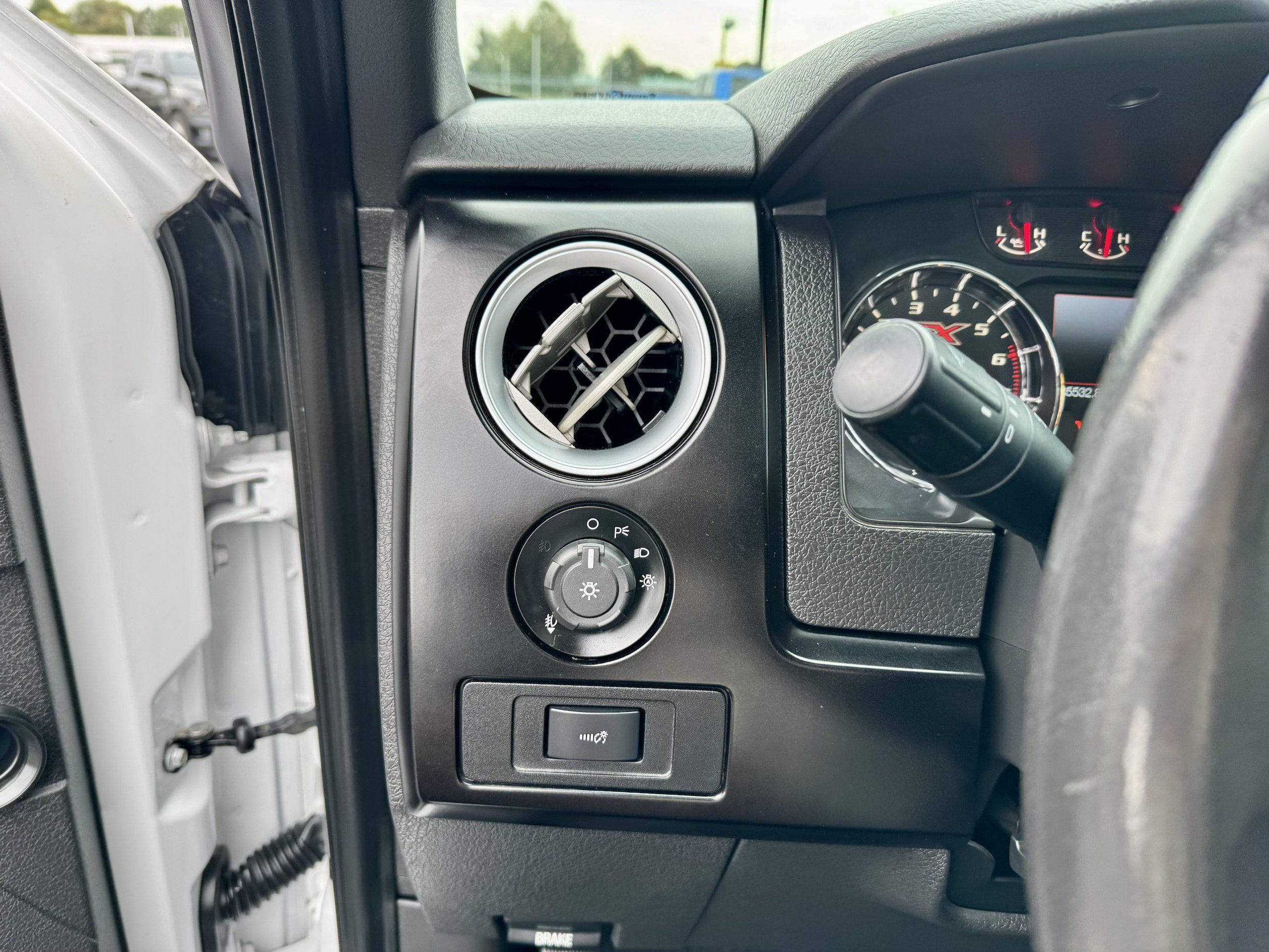 Used 2014 Ford F150 FX4 w/ Equipment Group 402A Luxury AWD/4WD image 21
