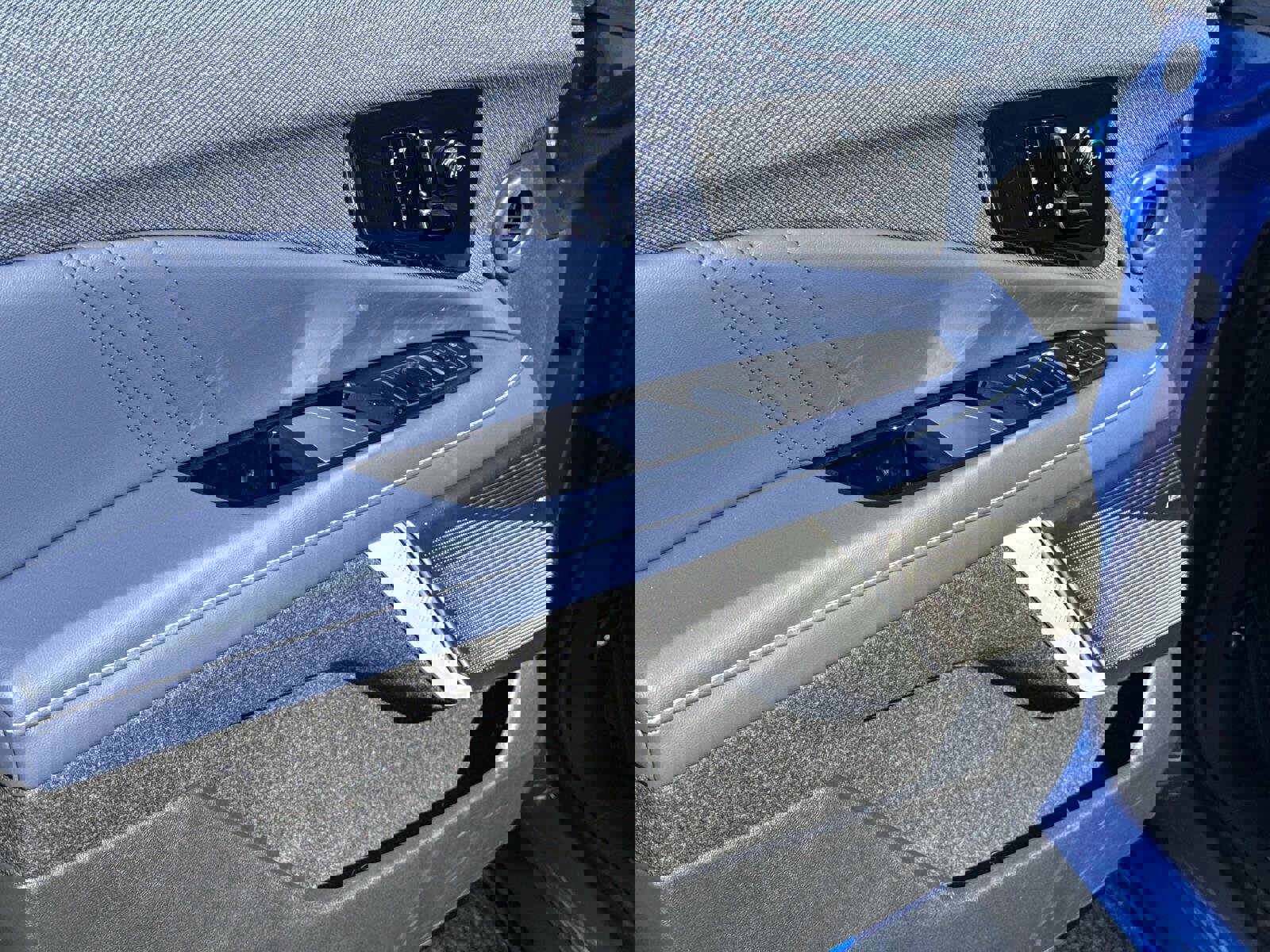 New 2026 Cadillac Optiq Luxury 2 image 17