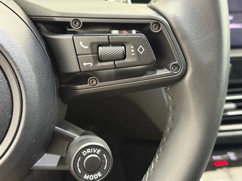 Certified 2025 Porsche Macan Turbo image 20