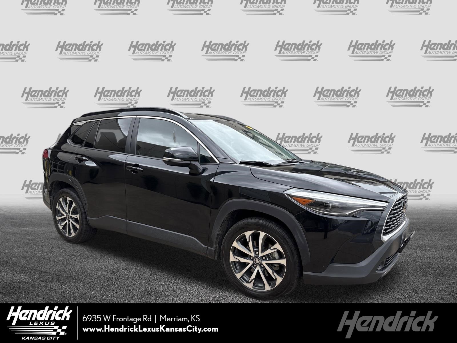 Used 2023 Toyota Corolla Cross XLE w/ Convenience Package AWD/4WD image 1