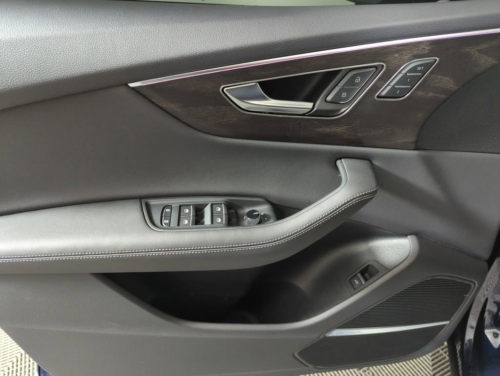 Used 2023 Audi Q8 Prestige w/ Prestige Package image 9